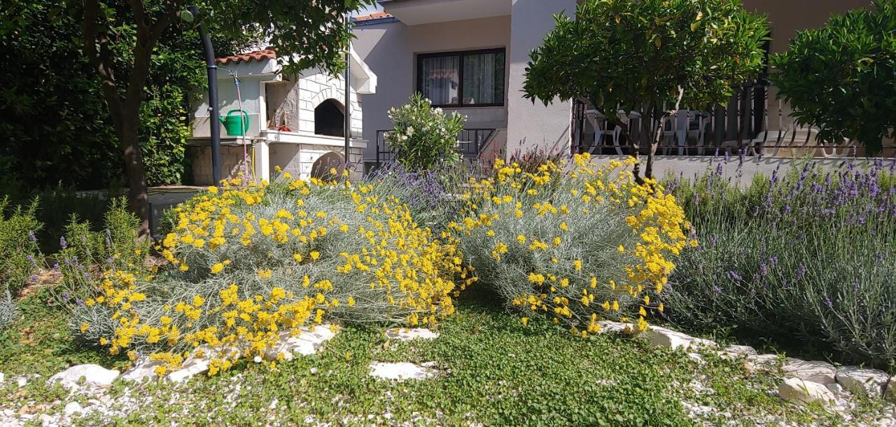 Holiday Home Ruzmarin Трогір Екстер'єр фото