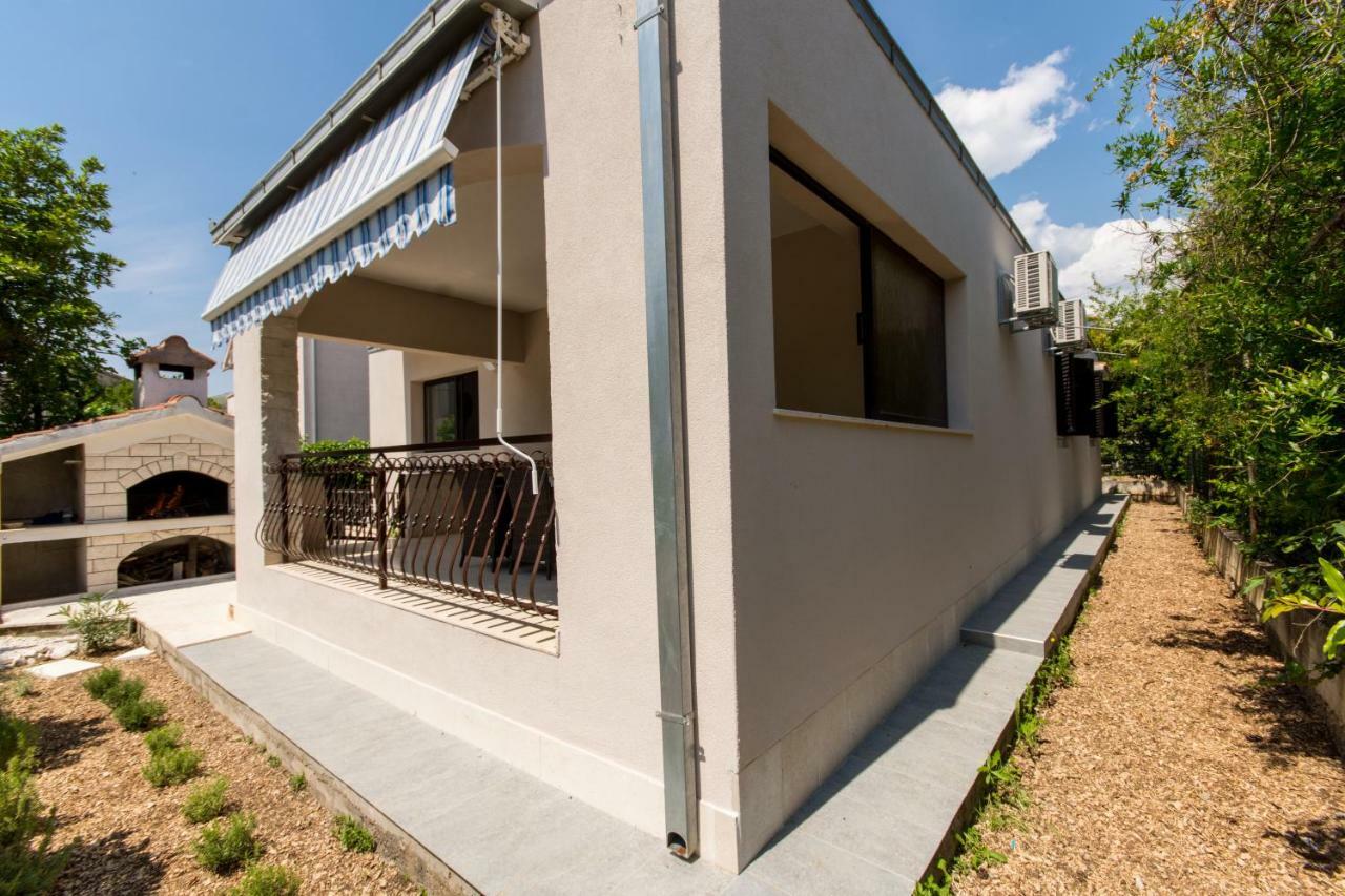 Holiday Home Ruzmarin Трогір Екстер'єр фото